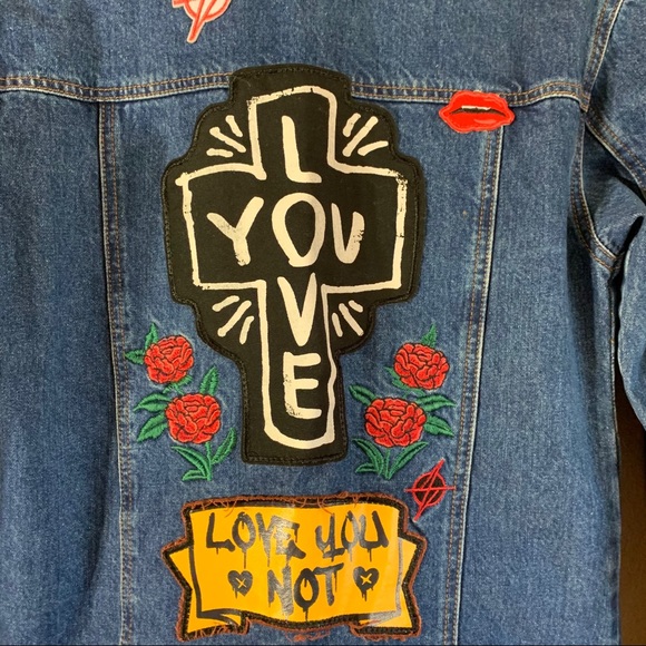 Forever 21 Embroidered Denim Jacket Size Small - Picture 3 of 9